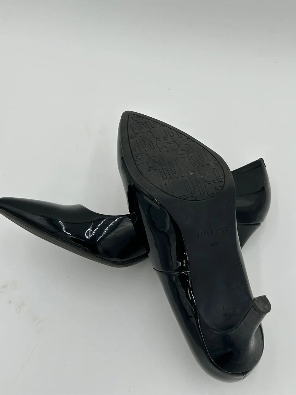 Like New Unisa Black Patent Pointed-Toe Women's Pumps Size 9M